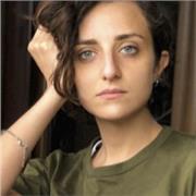 Offro lezioni di inglese e materie umanistiche ad adulti e bambini.